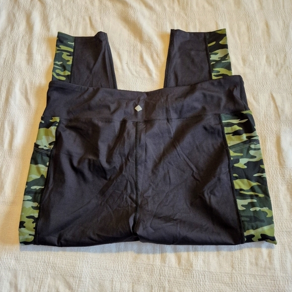 LuLaRoe Rise Brave line women's size 3X leggings black / camo side stripe NWOT - Picture 6 of 7